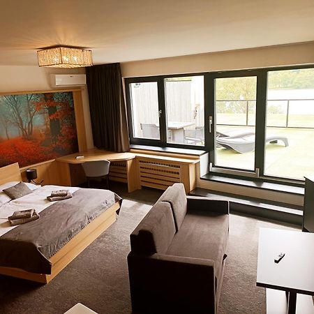 Hotel Kras 杰多维尼切 外观 照片