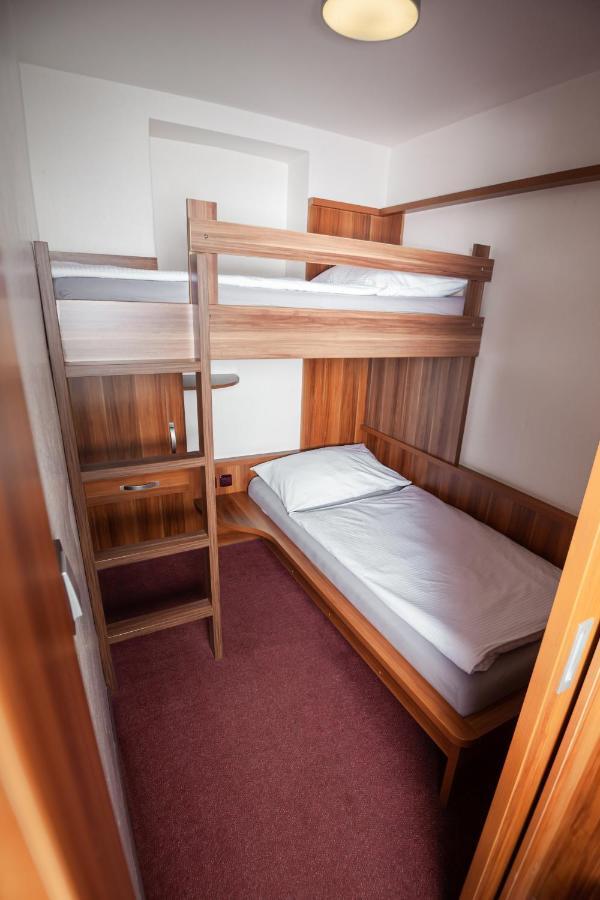 Hotel Kras 杰多维尼切 外观 照片
