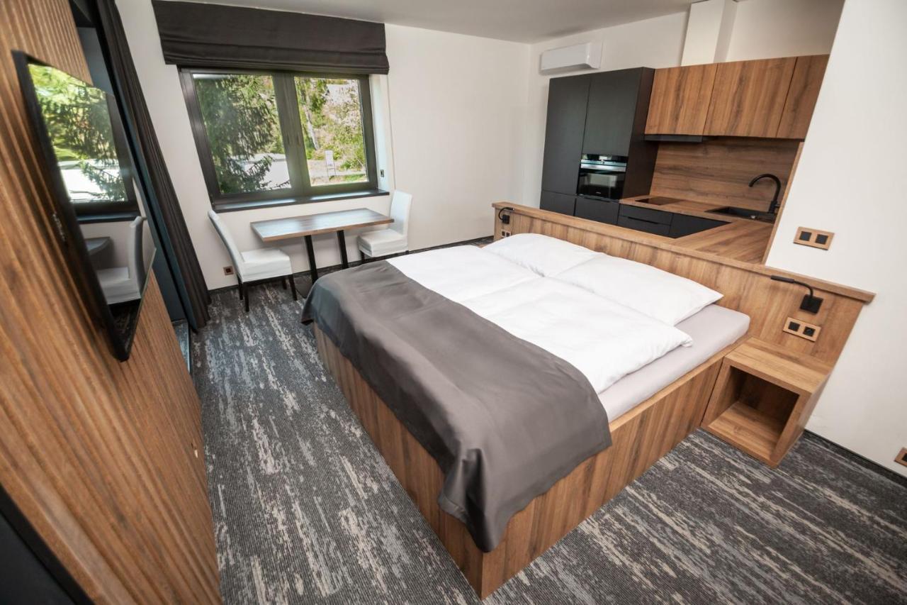 Hotel Kras 杰多维尼切 外观 照片