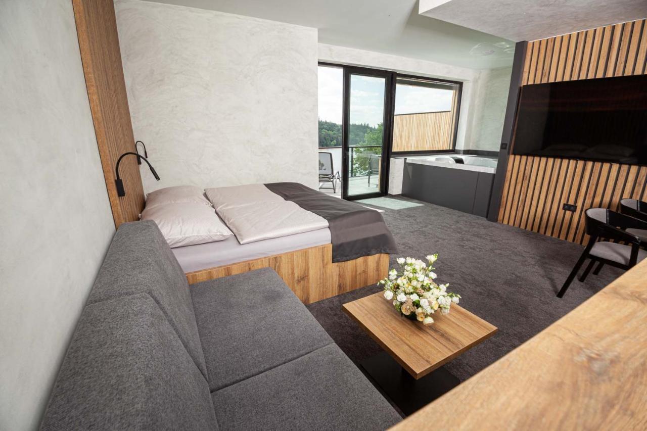 Hotel Kras 杰多维尼切 外观 照片