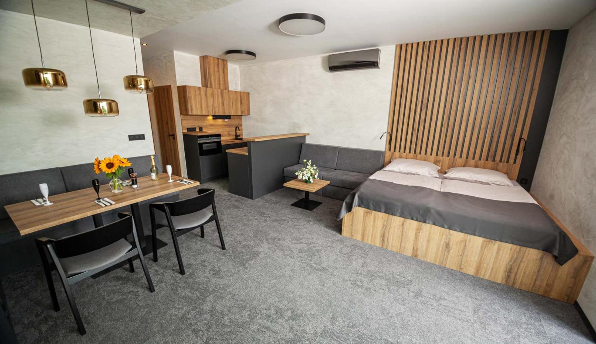 Hotel Kras 杰多维尼切 外观 照片