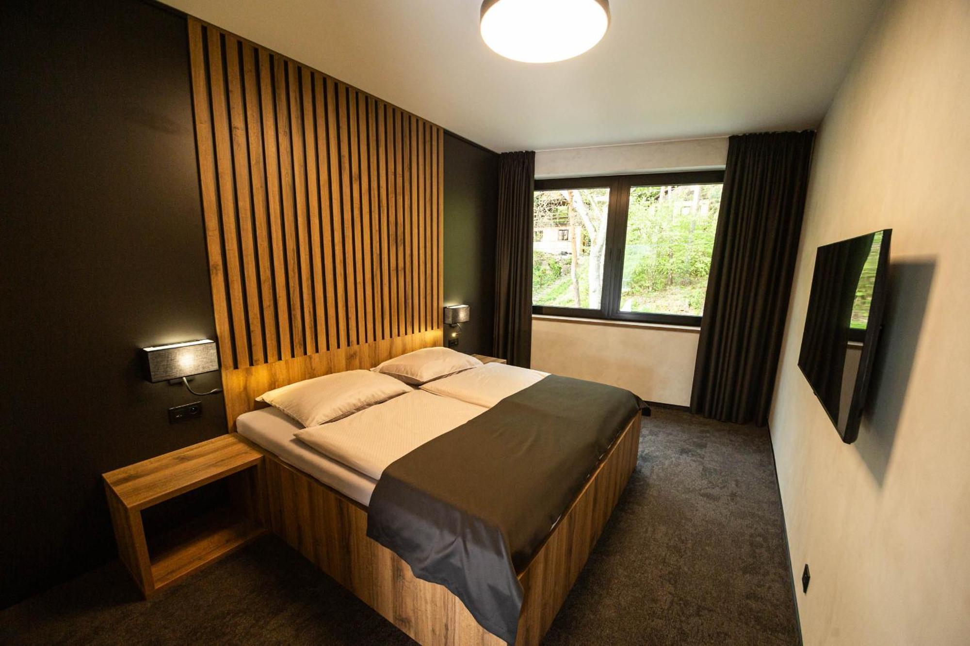 Hotel Kras 杰多维尼切 外观 照片