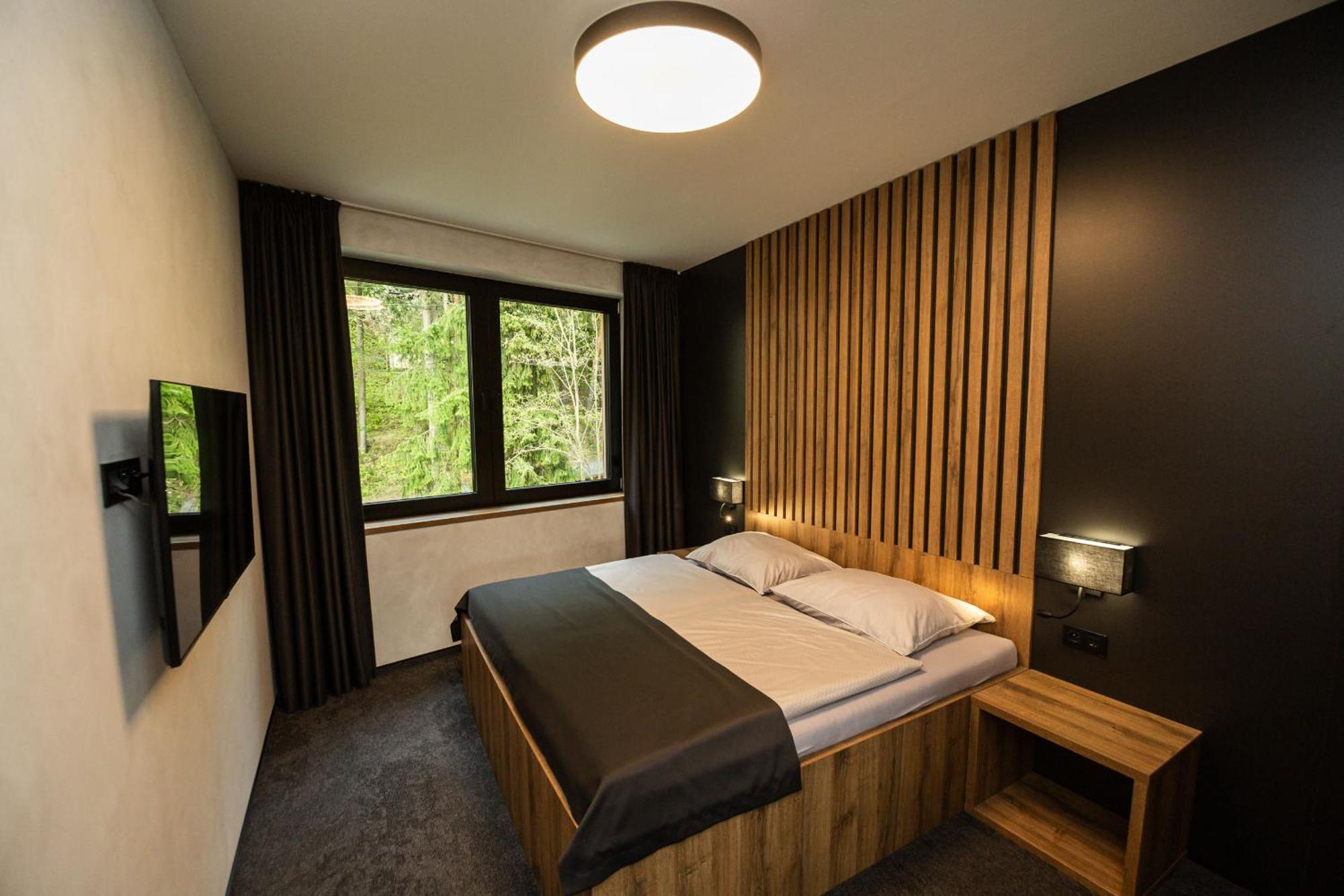 Hotel Kras 杰多维尼切 外观 照片