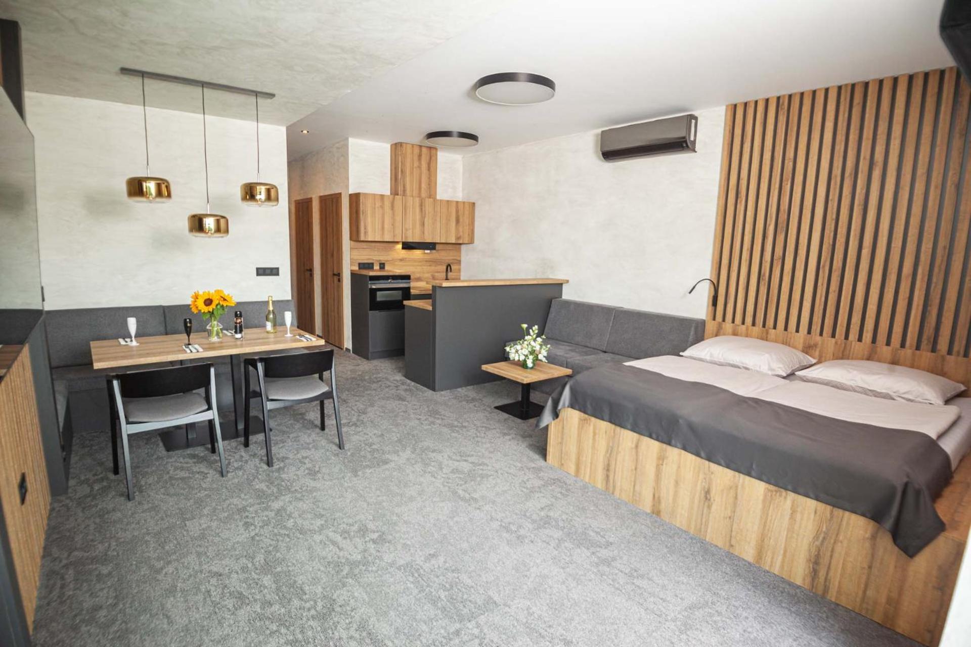 Hotel Kras 杰多维尼切 外观 照片