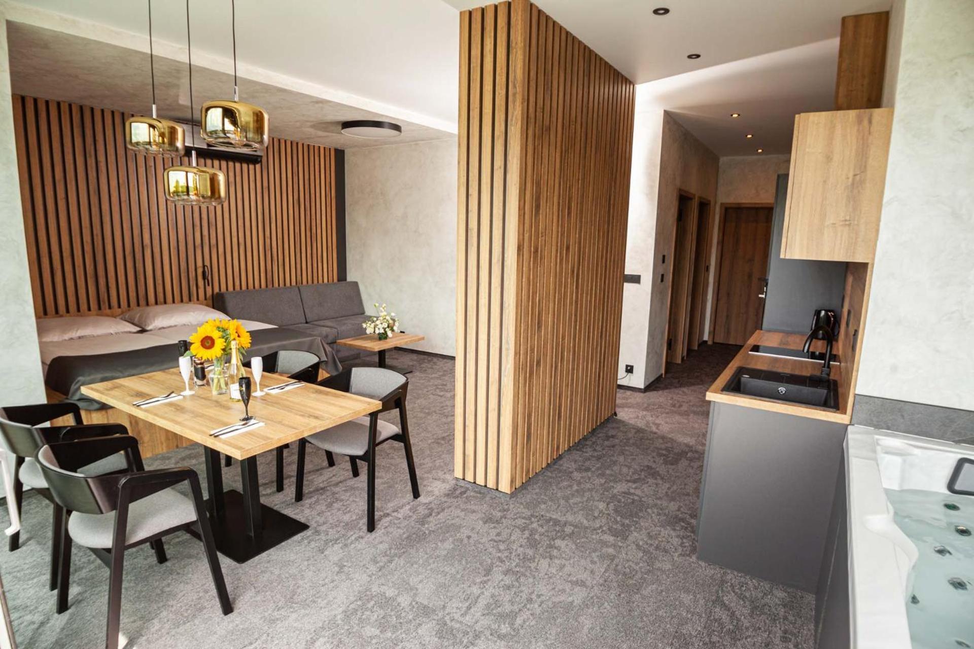 Hotel Kras 杰多维尼切 外观 照片