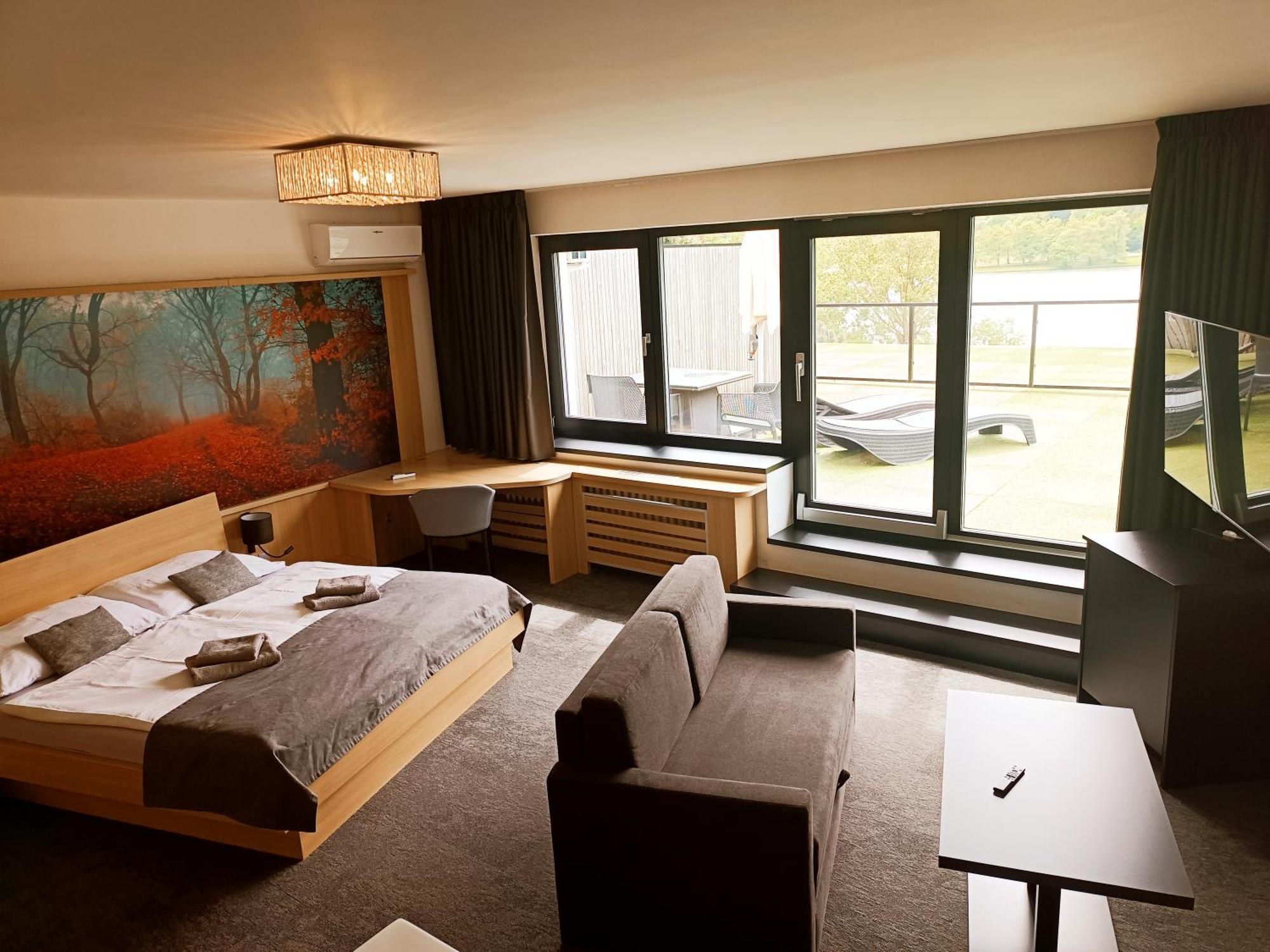 Hotel Kras 杰多维尼切 外观 照片